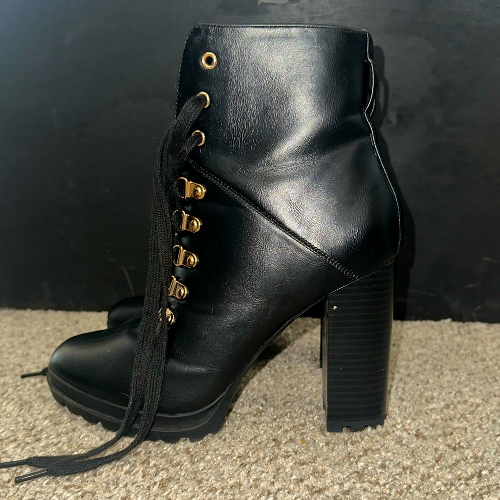 Black & gold accessory lace up heeled boots